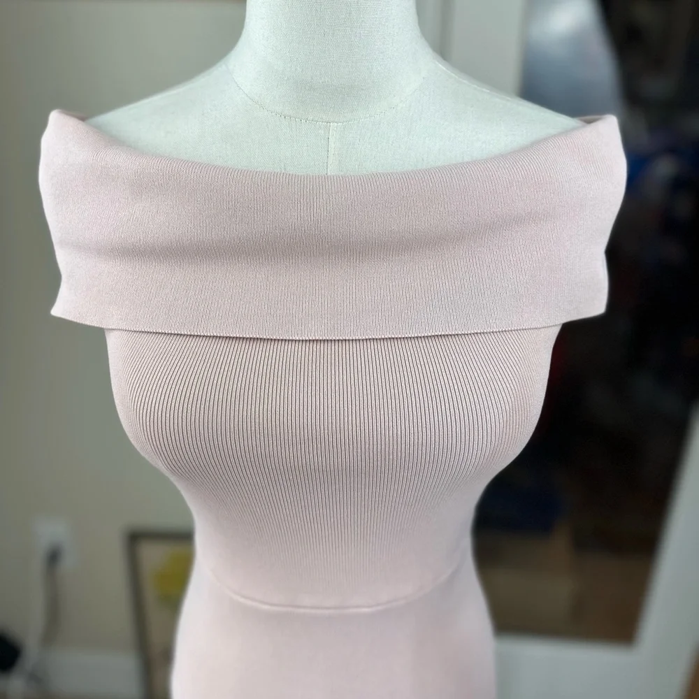 Hello Molly size XS The‎ Everybody loves you Pink Ribbed Off-Shoulder Mini Dress